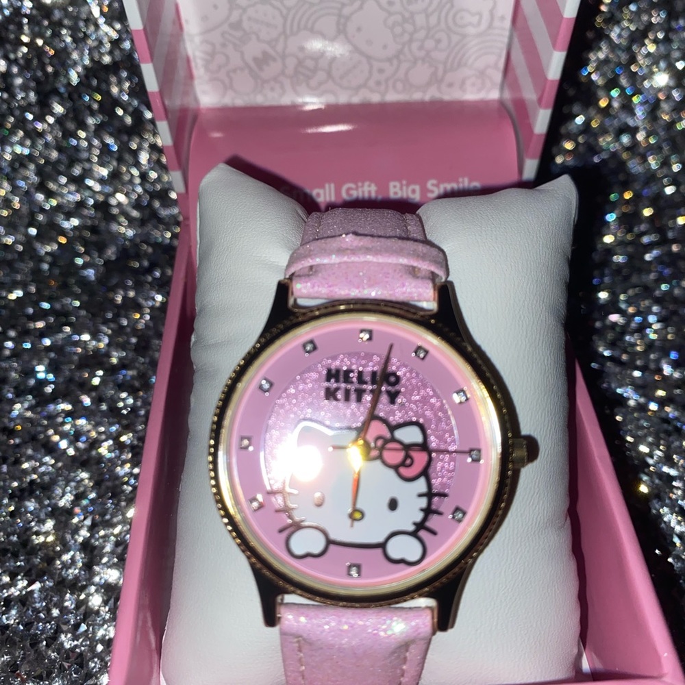 Hello Kitty Watch + BONUS - Picture 3 of 3